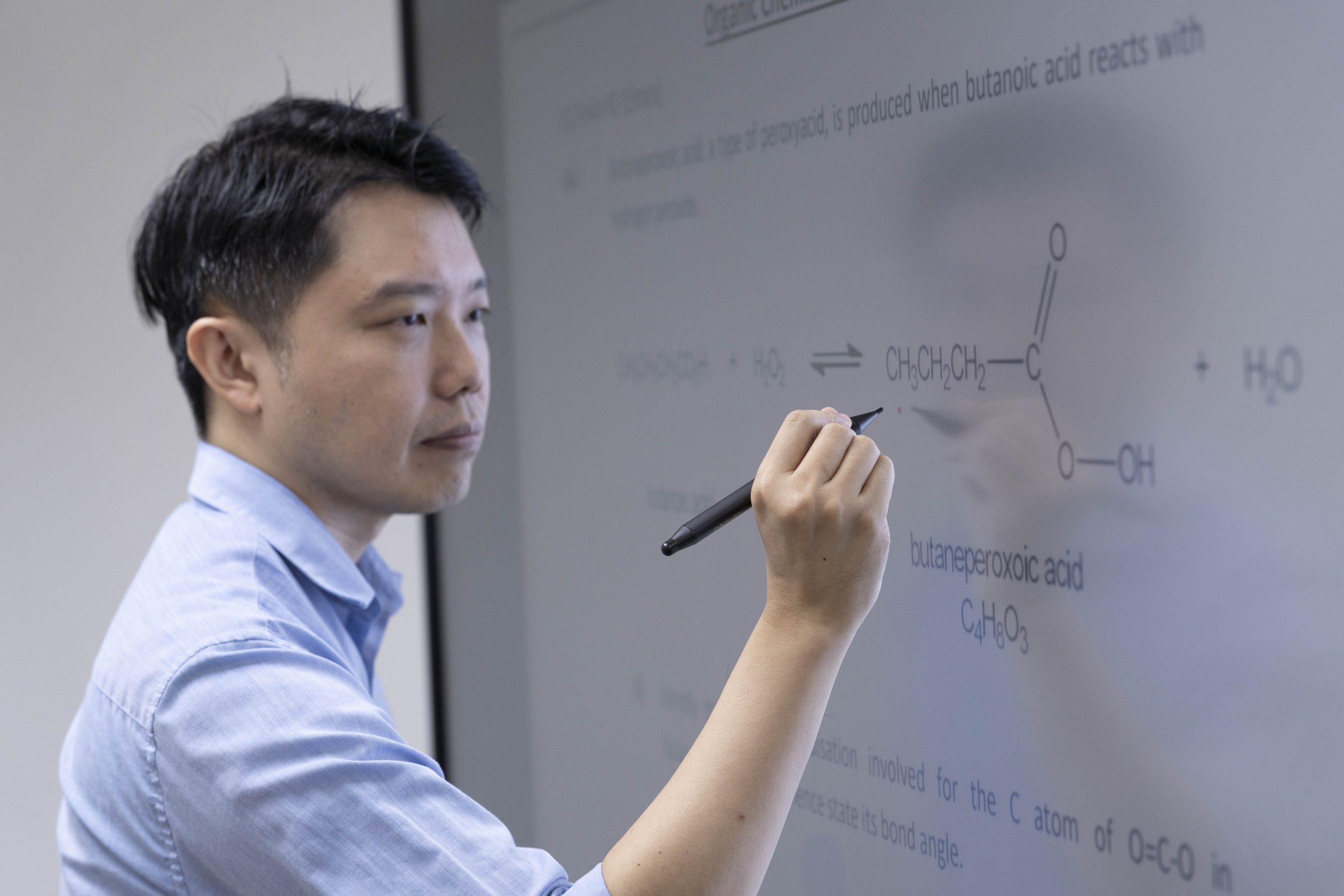 Mr Eric Kua teaching an organic chemistry mechanism at the screen
